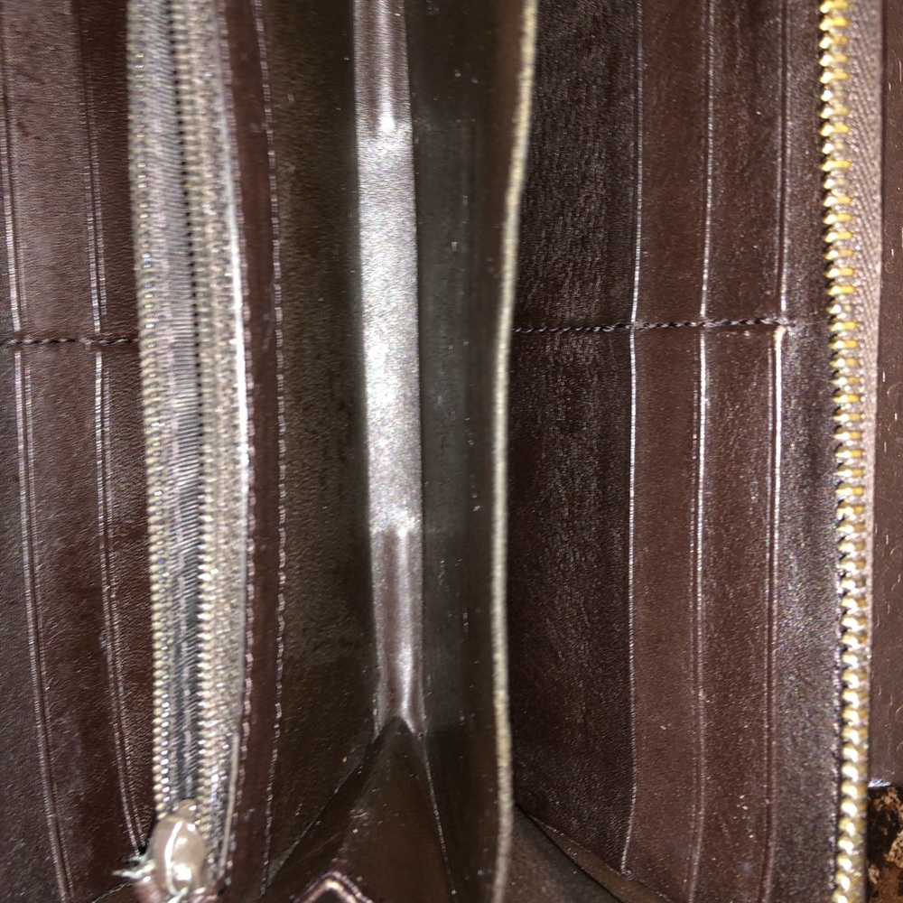 Classic Gucci Wallet - Picture 5 of 7